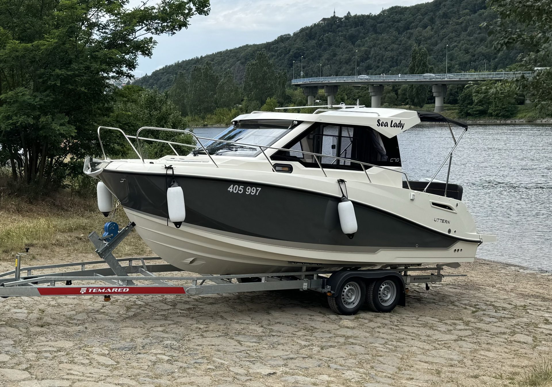 UTTERN C 70 MERCURY F225XL